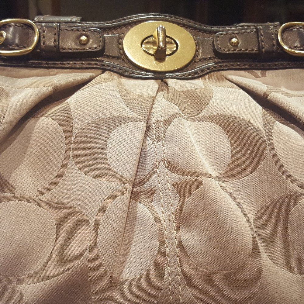 Coach handbag signature Jacquard with leather trim and polished turn lock